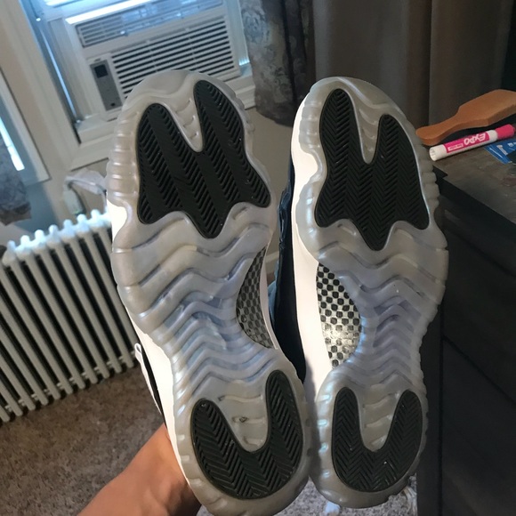 Air Jordan Retro 11 Low Emerald - Picture 5 of 5